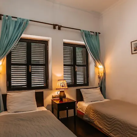 Hadrianus Pansion Hotell 3*